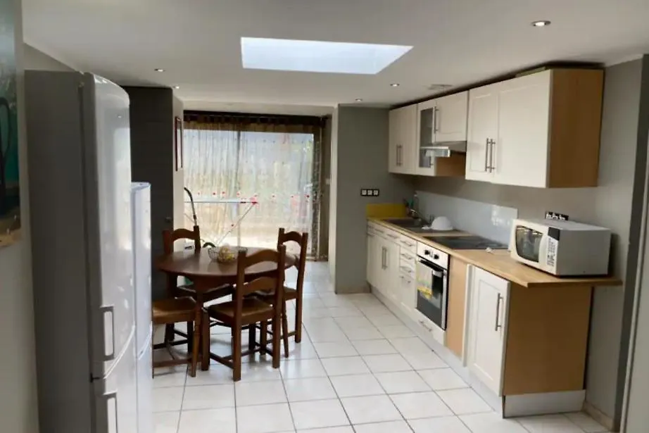 Chambre Bleu Pour 1 Seul Personne Lille 0*,  France